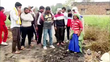 भुसावर: गाँव चैटोली से महतोली तक सड़क निर्माण में घटिया सामग्री लगाने का आरोप, वीडियो हुआ वायरल