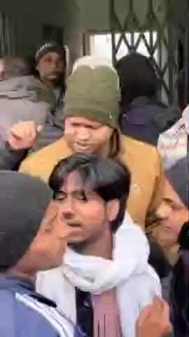 मनीगाछी: मनीगाछी के राघोपुर में मैट्रिक, इंटर के 335 छात्रों को प्रवेश पत्र नहीं मिलने पर हंगामा