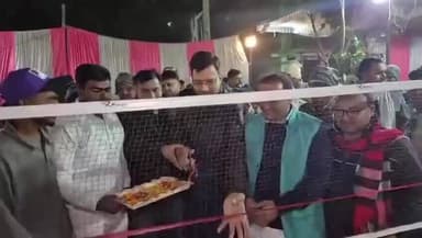 बिहिया: बिहिया हाई स्कूल के मैदान में एकदिवसीय नाइट बैडमिंटन प्रतियोगिता का आयोजन, शाहपुर के पूर्व विधायक भी हुए शामिल