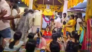 தாராபுரம்: தாராபுரத்தில் பெண் குழந்தைகள் தாய்மாமன் குடும்ப உறவைப் பேணும் பாரம்பரிய பொன்னூஞ்சல் விழா கோலகாலமாக நடைபெற்றது