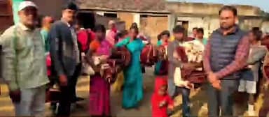 केरेडारी: केरेडारी में शीतलहर से जूझ रहे बिरहोर परिवारों को मिली राहत, सरकार ने 70 कंबल वितरित किए