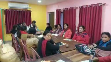 উলুবেড়িয়া ১: হাওড়া গ্রামীণ জেলা বিজেপি কার্যালয়েতে মহিলা মোর্চার কোর কমিটির সদস্যদের নিয়ে বিশেষ বৈঠক উপস্থিত সভাপতি