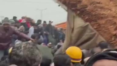 मिलक: 6 दिन पहले पहाड़ी के गेट चौराहे पर हाईवे हादसे में बोलेरो चालक की मौत, ट्रक चालक पुलिस की पकड़ से दूर