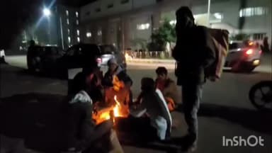 गुलाबगंज: गुलाबगंज में अलाव के सहारे शाम गुजार रहे लोग, पुलिस ने वाहन चालकों के लिए एडवाइजरी जारी की