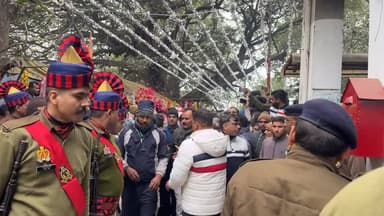 फरीदपुर विधायक प्रो श्याम बिहारी लाल को अंतिम विदाई दी गई।
#Bareilly #बरेली #भाजपा #BJP #भाजपा_बरेली
#Faridpur #BJP #He...