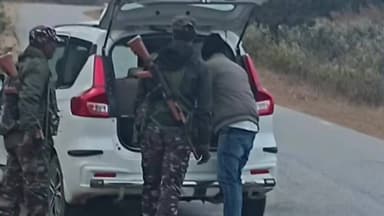 रनियां: रनिया थाना के सामने अपराध नियंत्रण के लिए पुलिस ने चलाया वाहन जांच अभियान