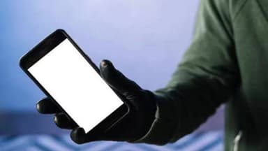 ધ્રોલ: જામનગર પોલીસે ગુમ થયેલા 14 આસામીઓના મોબાઇલ ફોન પોલીસે શોધીને પરત કર્યા