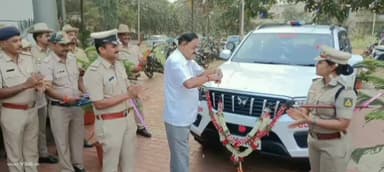 ಹೊನ್ನಾಳ್ಳಿ: ಹೊನ್ನಾಳಿ ಪೊಲೀಸ್ ಠಾಣೆಗೆ ನೂತನ ವಾಹನ: ಪಟ್ಟಣದಲ್ಲಿ ಕೀ ಹಸ್ತಾಂತರಿಸಿದ ಶಾಸಕ ಶಾಂತನಗೌಡ