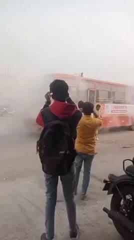 श्रीगोंदा: श्रीगोंदा–सिद्धटेक मार्गावर मोठा अनर्थ टळला; श्रीगोंदा आगाराच्या बसला आग, प्रवासी सुखरूप