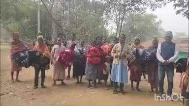 खूंटपानी: बींज व मुरहातु गांव में सांसद प्रतिनिधि ने 30 जरूरतमंद लोगों को कंबल वितरित किए