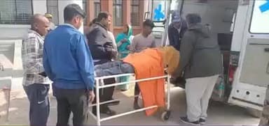 चिनिया: गुरु सिंधु जलप्रपात में टेंपो दुर्घटनाग्रस्त, तीन की हालत गंभीर, सभी यात्री घायल, ब्रेक फेल होने से हुआ हादसा