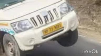 सिहुंता: चकोली-लडेर मार्ग पर बस को पास देते समय हवा में लटकी रेत से भरी पिकअप, बड़ा हादसा टला