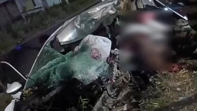 திண்டுக்கல் மேற்கு: தாடிக்கொம்பு அருகே ஓட்டுனரின் கட்டுப்பாட்டை இழந்து மரத்தில் மோதி அப்பளம் போல் நொறுங்கிய கார் ஒருவர் பலி