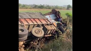 ટંકારા: ટંકારાના જબલપુરના પાટિયા પાસે હાઇવે પર ટ્રક પલ્ટી મારી જતા સર્જાયો અકસ્માત