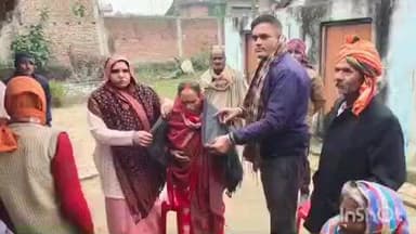 मिहींपुरवा: बड़खड़िया में भाजपा नेत्री ने 30 जरूरतमंदों को बांटे कंबल, ठंड से लोगों को मिली राहत