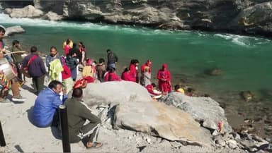 भटवाड़ी: क्षेत्र और गांव की खुशहाली के लिए भटवाड़ी गांव में पांडव नृत्य का आयोजन किया गया