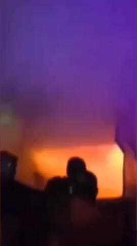 शाहगंज: शाहगंज में इलेक्ट्रॉनिक दुकान में लगी भीषण आग, लाखों का हुआ नुकसान