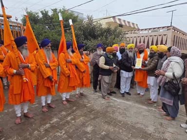 ਚਮਕੌਰ ਸਾਹਿਬ: ਗੁਰੂ ਗੋਬਿੰਦ ਸਿੰਘ ਜੀ ਦੇ ਪ੍ਰਕਾਸ਼ ਪੁਰਬ ਨੂੰ ਲੈ ਕੇ ਚਮਕੌਰ ਸਾਹਿਬ ਦੇ ਗੁਰਦੁਆਰਾ ਕੋਟਲਾ ਨਿਹੰਗ ਤੋਂ ਸਜਾਇਆ ਗਿਆ ਵਿਸ਼ਾਲ ਨਗਰ ਕੀਰਤਨ