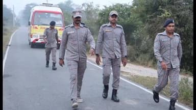 அரக்கோணம்: அரக்கோணத்தில் 10 கிலோமீட்டர் தூரம் உபகரணங்களுடன் உடற்பயிற்சியில் ஈடுபடும் என்டிஆர்எப் வீரர்கள்