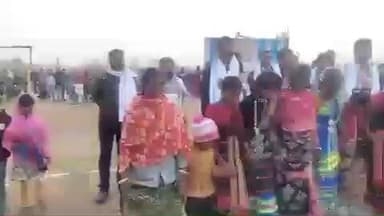 ইলামবাজার: ইলামবাজার ব্লকের শুকডালা আদিবাসী ফুটবল খেলার চূড়ান্ত ফাইনাল খেলা অনুষ্ঠিত হয় ব্লক তৃণমূল কংগ্রেসের সভাপতির উপস্থিতিতে