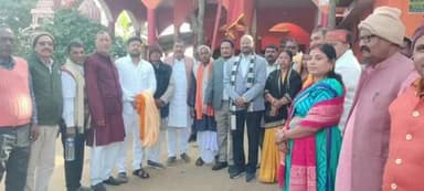 बिश्रामपुर: विश्रामपुर विस के मंझीआव में भाजपा नेता और कार्यकर्ताओं की हुई बैठक