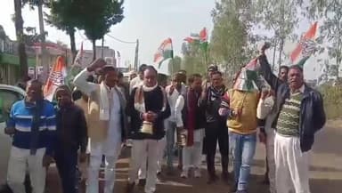 रन्नौद: खतौरा में कांग्रेस ने भाजपा विधायक के घर के सामने 'घंटा मंत्री मुर्दाबाद' के नारे लगाए