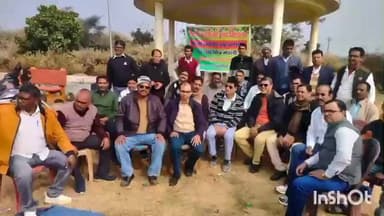 करौं: 37 वर्ष बाद करौं रानी मंदाकिनी उच्च विद्यालय के 1988 बैच के साथियों का भावपूर्ण मिलन, वनभोज का आयोजन