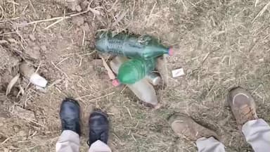 मोदनगंज: चंदहरिया के पास फल्गु नदी से पुलिस ने 10 लीटर देशी शराब बरामद कर अर्धनिर्मित शराब को किया नष्ट