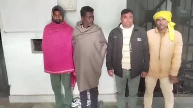 फुल्लीडूमर: फुल्लीडुमर पुलिस ने रघुचक, धावा और तीनमुंडा गांव से तीन गैर-जमानती वारंटियों को किया गिरफ्तार