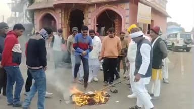 गुलाना: इंदौर दूषित पानी मामला: सलसलाई में कांग्रेस ने कैलाश विजयवर्गीय का पुतला फूंका