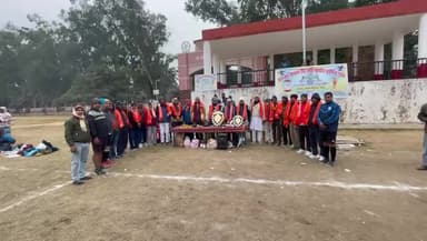 स्वर्गीय जग नारायण सिंह स्मृति फुटबॉल टूर्नामेंट का भव्य आयोजन आरा रमना मैदान में आठ टीमों ने भाग लिया. जिसमें फाइनल मैच