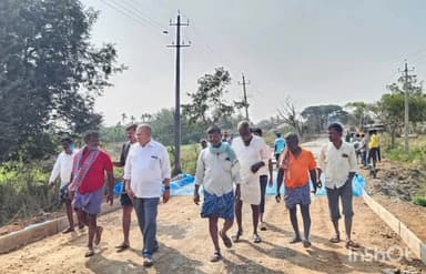 ರಟ್ಟೀಹಳ್ಳಿ: ಮಾಸೂರು- ಹಳ್ಳೂರು ಮಾರ್ಗದ ತಡಕನಹಳ್ಳಿ ಗ್ರಾಮದಲ್ಲಿ ಕಾಂಕ್ರೀಟ್ ರಸ್ತೆ ಕಾಮಗಾರಿ ವೀಕ್ಷಿಸಿದ ಶಾಸಕ ಯು.ಬಿ ಬಣಕಾರ