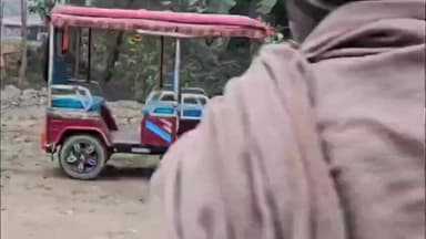 हायाघाट: हायाघाट में जाम से मुक्ति के लिए पुलिस सख्त, सड़क किनारे खड़े ई-रिक्शा ज़ब्त