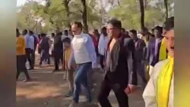 কদম: লালপানী সেউজ ক্ষেত্ৰৰ বনভোজ স্থলী পৰিদৰ্শন কৰি পৰিস্থিতি বুজ লয় বিধায়ক মানৱ ডেকাই