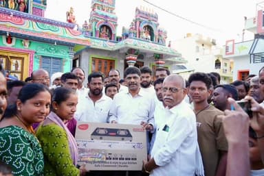 ಕನಕಪುರ: ಕನಕೋತ್ಸವ ಹಿನ್ನೆಲೆಯಲ್ಲಿ ನಡೆದ ರಂಗೋಲಿ ಸ್ಪರ್ಧೆಯಲ್ಲಿ ಭಾಗಿಯಾದ ಬಮೂಲ್ ಅಧ್ಯಕ್ಷ ಡಿ.ಕೆ.ಸುರೇಶ್