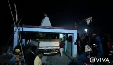ईचागढ़: लेपाटांड गांव के पास बांका महादेव शिव मंदिर में अनियंत्रित वैन घुसी, 3 घायल, मंदिर क्षतिग्रस्त