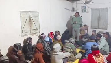 কেশপুর: কেশপুরের কুসুমডহরি তৃণমূল দলীয় কার্যালয় ভবনে স্থানীয় তৃণমূল কর্মীদের নিয়ে বৈঠক আয়োজন