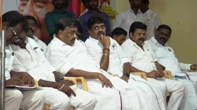 பரமக்குடி: AB ஷா திருமண மஹாலில் திமுக இளைஞரணி ஆலோசனைக் கூட்டம் நடைபெற்றது