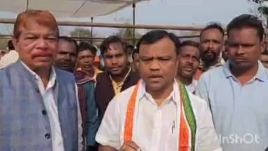 ग्राम खड़का में विस्थापन के खिलाफ धरने में पीसीसी अध्यक्ष दीपक बैज शामिल हुए, तीन से अधिक गांव के ग्रामीण भी थे उपस्थित