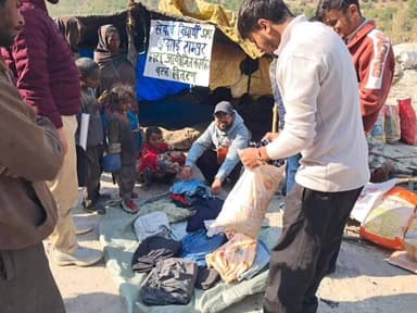 ननखड़ी: SFS रामपुर इकाई ने नोगली क्षेत्र में जरूरतमंद लोगों को वस्त्र वितरित कर सामाजिक सरोकार निभाया