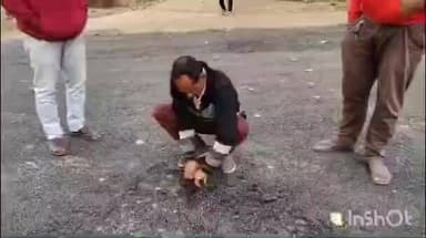 সারেঙ্গা: নিম্নমানের সামগ্রী দিয়ে রাস্তা তৈরিতে গ্রামবাসীদের প্রতিবাদ, সারেঙ্গায় প্রধানমন্ত্রীর গ্রাম সড়ক যোজনার কাজ বন্ধ