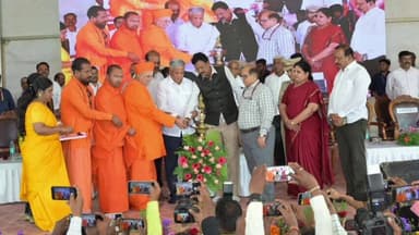 ಹಗರಿಬೊಮ್ಮನಹಳ್ಳಿ: ಪಟ್ಟಣದಲ್ಲಿ 35ನೇ ಲೆವೆಲ್ ಕ್ರಾಸಿಂಗ್ನಲ್ಲಿ ಫ್ಲೈಓವರ್ ನಿರ್ಮಾಣಕ್ಕೆ ಭೂಮಿ ಪೂಜೆ ನೆರವೇರಿಸಿದ ಕೇಂದ್ರ ಸಚಿವ ವಿ.ಸೋಮಣ್ಣ