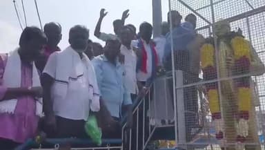 பாப்பிரெட்டிபட்டி: விசிக கட்சி நிர்வாகிகள் டாக்டர் அம்பேத்கர் சிலைக்கு மாலை அணிவித்து மரியாதை