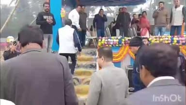 বনগাঁ: রবিবার বনগাঁ সাংগঠনিক জেলা তৃণমূল শ্রমিক সংগঠনের পক্ষ থেকে শীতবস্ত্র প্রদান কর্মসূচি আয়োজন করা হয়েছিল