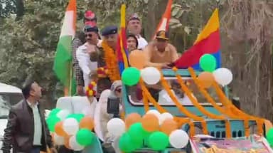 जखनिया: महराजगंज में सैनिक शौर्य संगठन के पदाधिकारियों ने रिटायर्ड फौजी का भव्य स्वागत किया, देशभक्ति के नारों से गूंजा माहौल