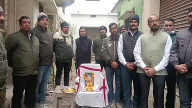 हाजीपुर: पूर्व सैनिक संघ मृतक सैनिक के घर पहुंचकर, सरकार के प्रति नाराजगी व्यक्त किया।
#hajipurmla #VaishaliNews #Loca...