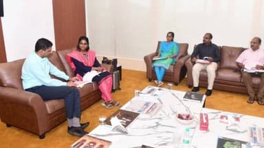 ஸ்ரீவைகுண்டம்: தெய்வ செயல் புறம் கிராமத்தில் வாக்காளர் பட்டியல் முகாமை ஆய்வு செய்த தேர்தல் பார்வையாளர் மற்றும் ஆட்சியர்