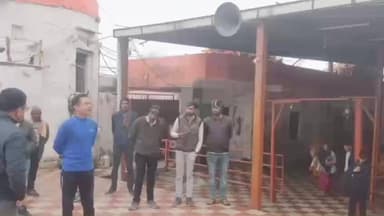 बहादुरपुर: कलेक्टर आदित्य सिंह साइकिल से मां करीला धाम पहुंचे, मेले की तैयारियों का जायजा लिया