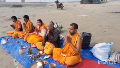 पौष पूर्णिमा पर गंगा समग्र के स्वयंसेवक ने काढ़ागोला घाट पर किया गंगा पूजन व गंगा आरती।