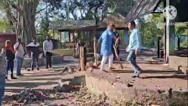 মৰিয়নি: এগৰাকী অচিনাক্ত মহিলাৰ মৃতদেহ মৰিয়নি শ্মশানত সৎকাৰ কৰে বিধায়ক ৰূপজ্যোতি কুৰ্মীয়ে